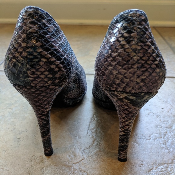 Stuart Weitzman Snakeskin Platform Heels - Picture 2 of 6